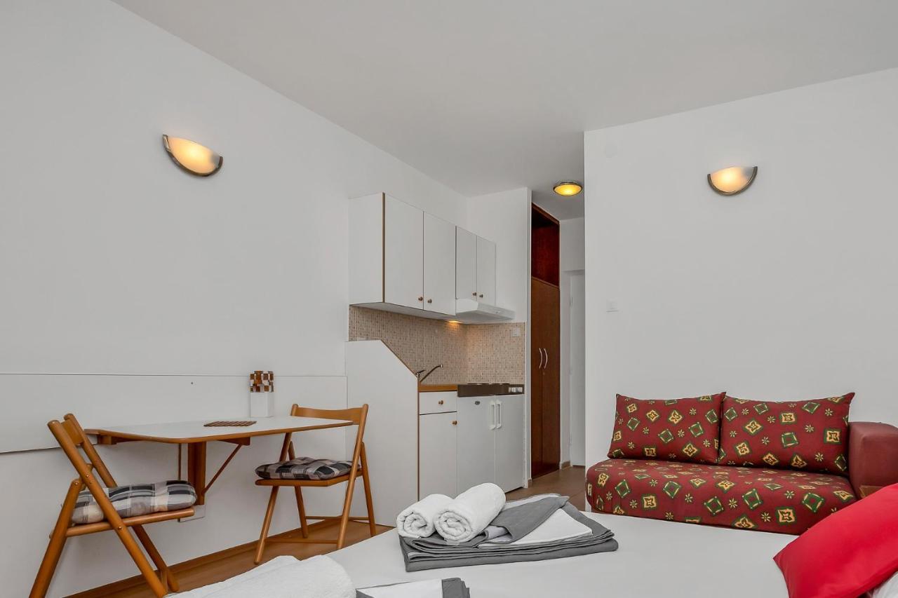 Apartments And Rooms By The Sea Baska Voda, Makarska - 2578 Eksteriør billede